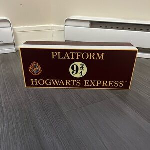 Hogwarts Express Platform 9 3/4 Sign (Lights)